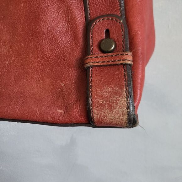 Fossil Leather Keyhole Tote Shoulder Bag in Red 17x10x4 Distressed Discoloration - Picture 6 of 17
